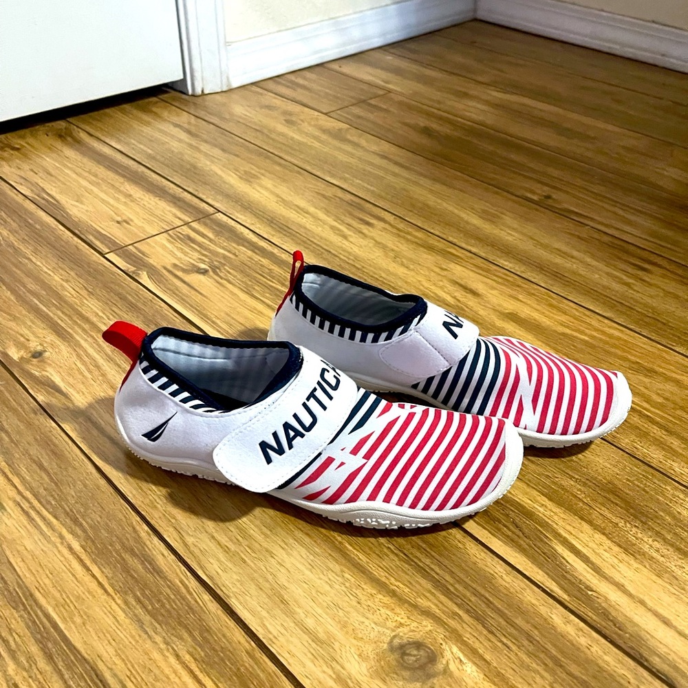 Like New Nautica Women's Sneakers Size 9